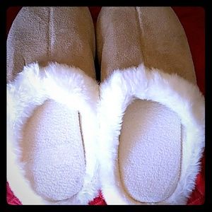 Cozy ladies slippers size large